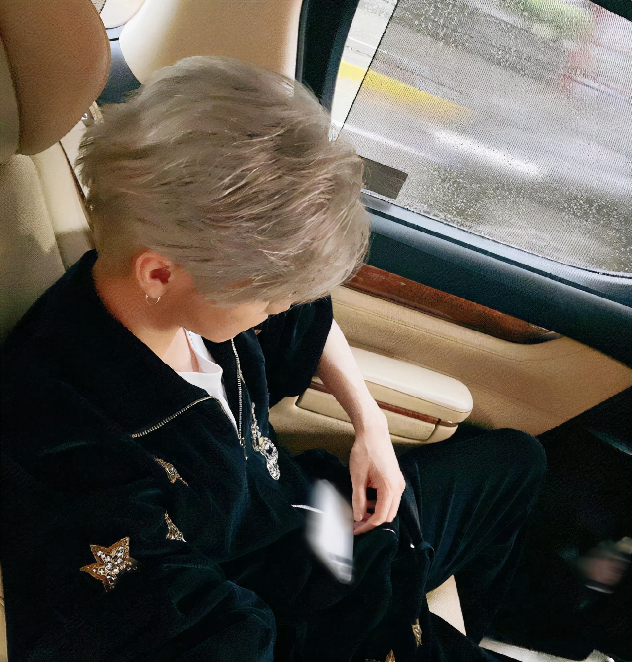 鹿晗晒自拍秀肌肉,鹿晗最近自拍视频