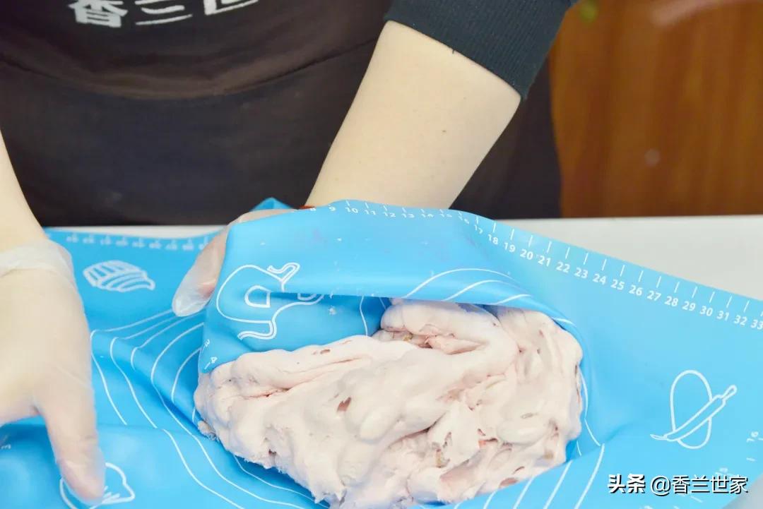 「香兰教程」熬糖版牛轧糖，这样做的牛轧糖好像草莓味的云朵