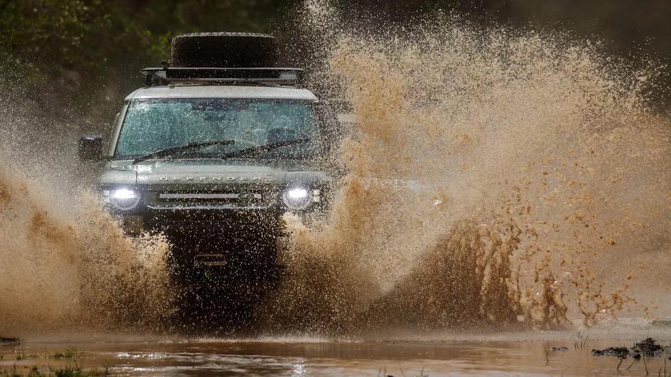 2023款路虎卫士110p400x驾驶感受,2024款路虎卫士110版测评