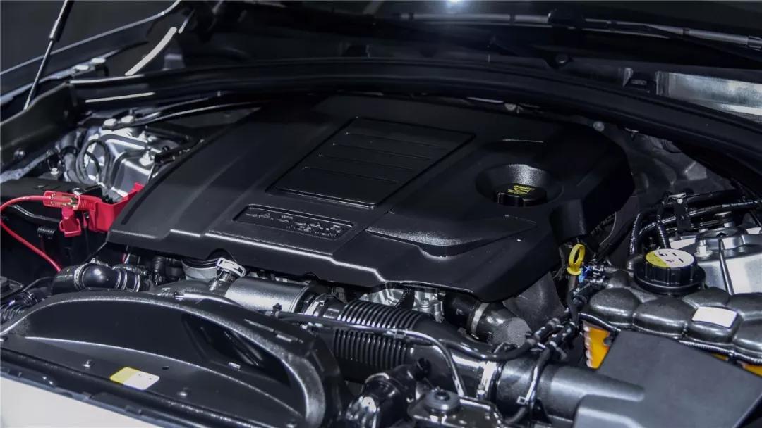 四十多万买捷豹f-pace到底值不值,捷豹f-pace又银色落地