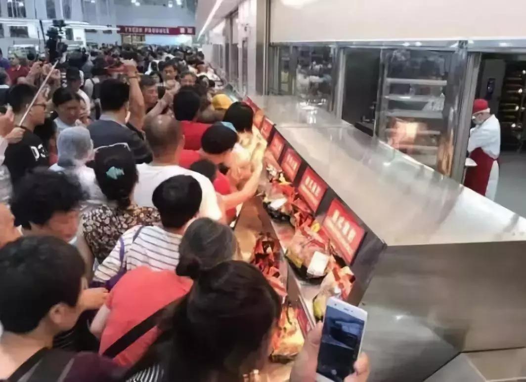 costco苏州店开业有人凌晨3点排队,costco在中国开店火爆异常的原因