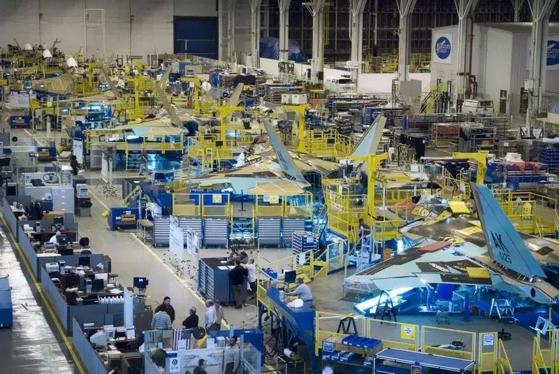 美国回过头采购非隐身战机，这坑咱可不能跟