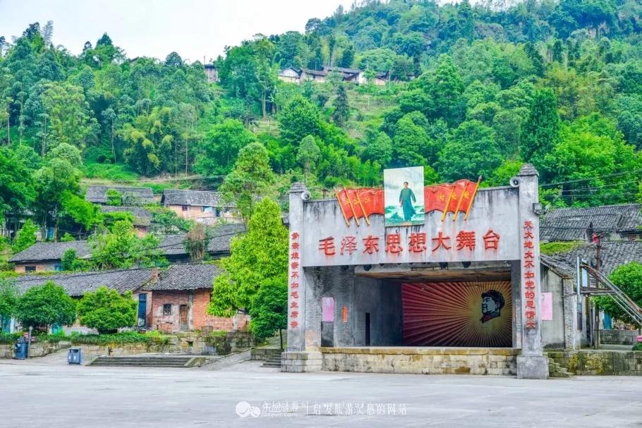 乐山古镇有哪些好吃的 (乐山攻略一日游古镇)