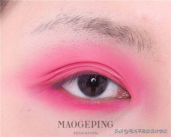 紫色眼妆魅惑,紫色云霞