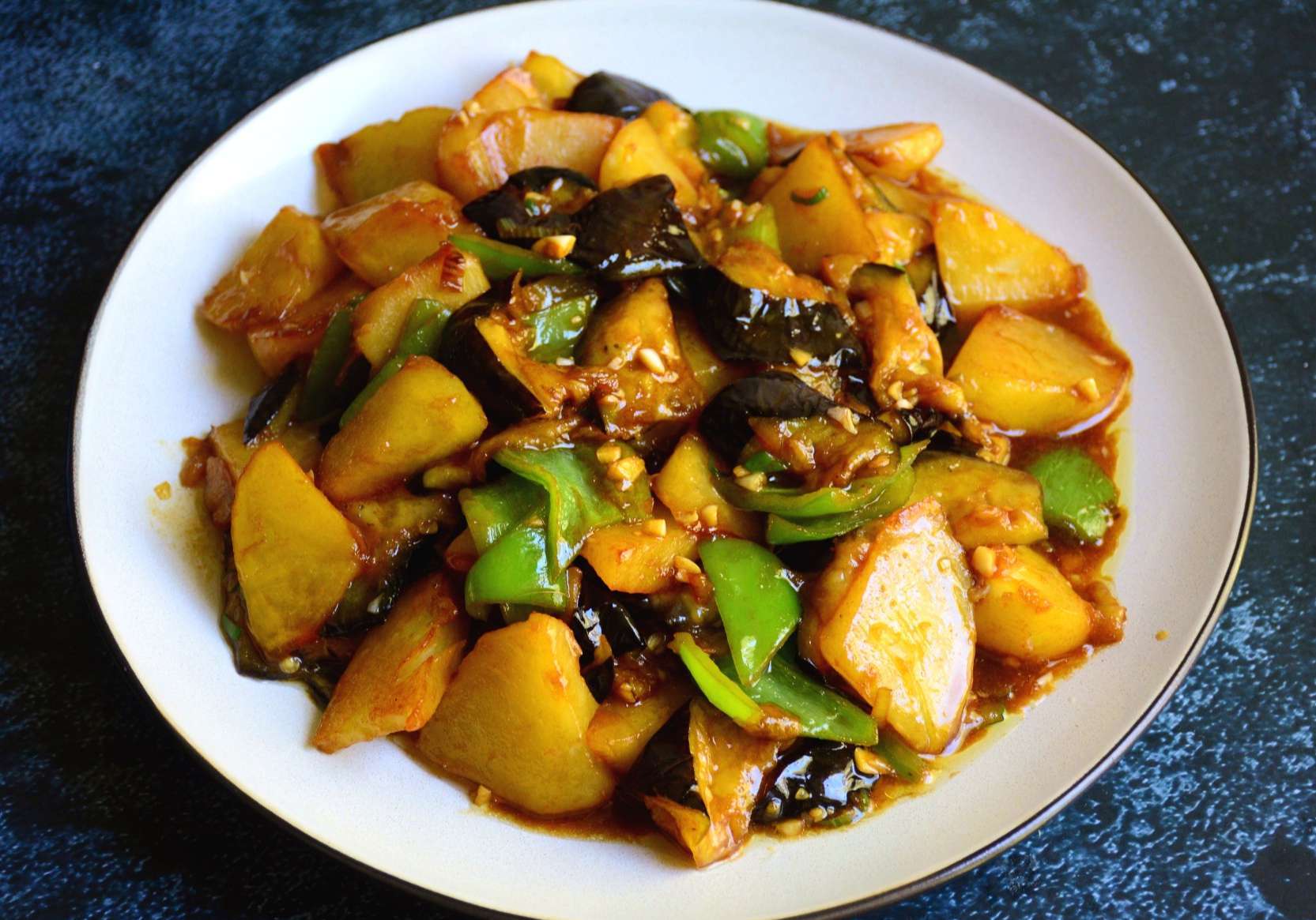 地三鲜做法调汁,传统东北地三鲜的原材料是哪三鲜