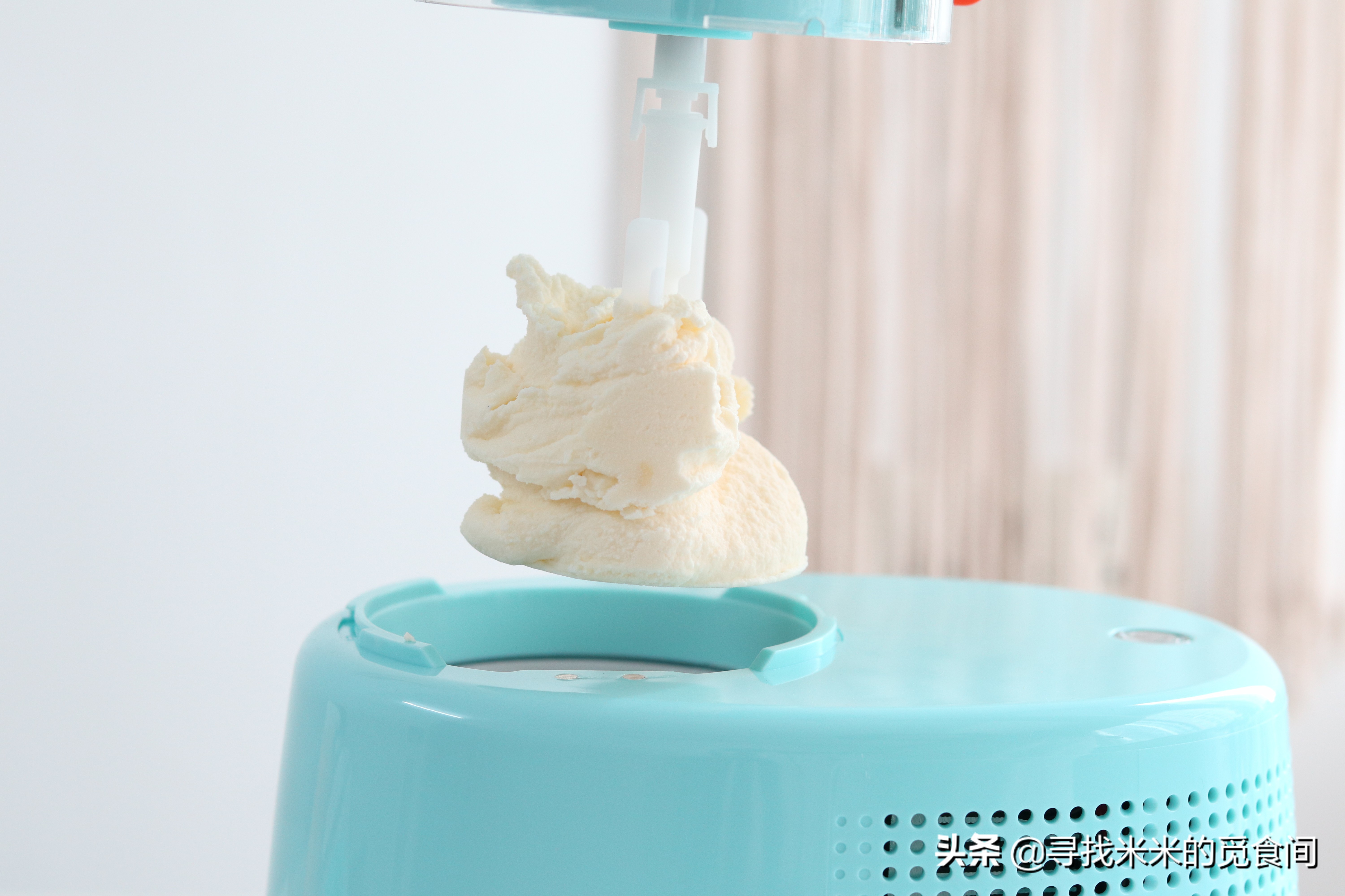 夏日必备甜品原味奶香冰淇淋 (抹茶牛奶椰奶冰淇淋怎么做)