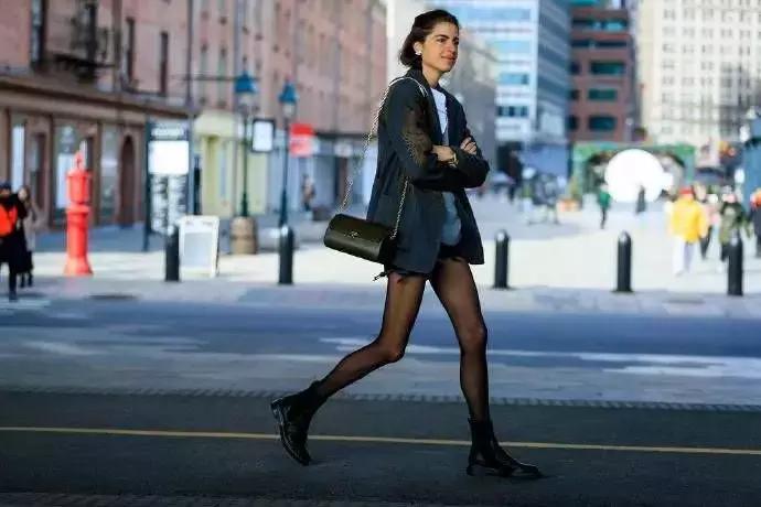 女人爱穿袜子是什么心理,女人爱穿的袜子