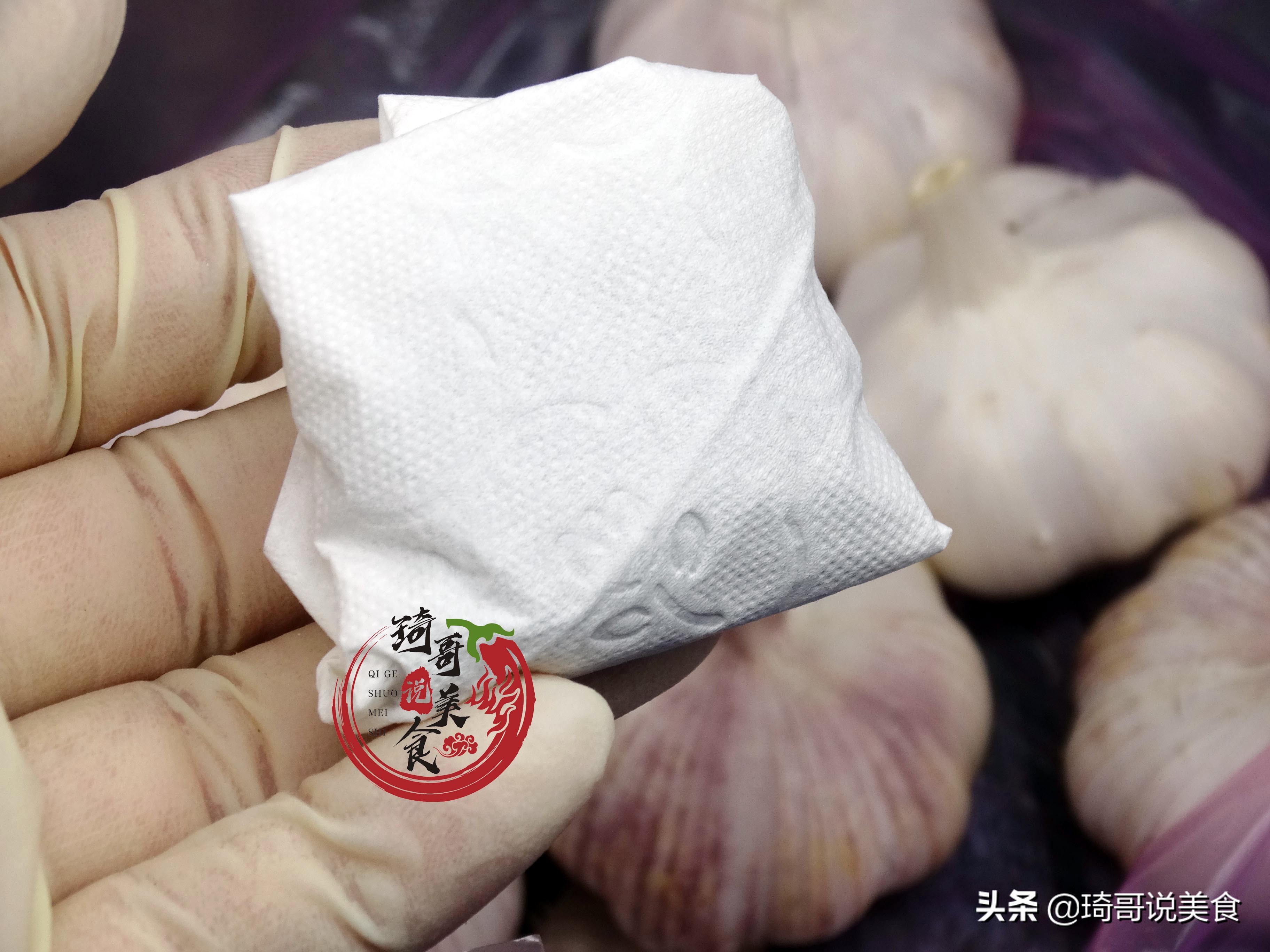 囤蒜商怎么保存大蒜长时间不发芽,干大蒜怎样保存才不易发芽和霉烂