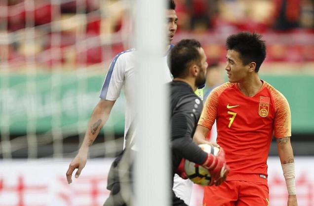 韦世豪铲人犯规后续!董路:国家队第一反应负分,危机公关记大过