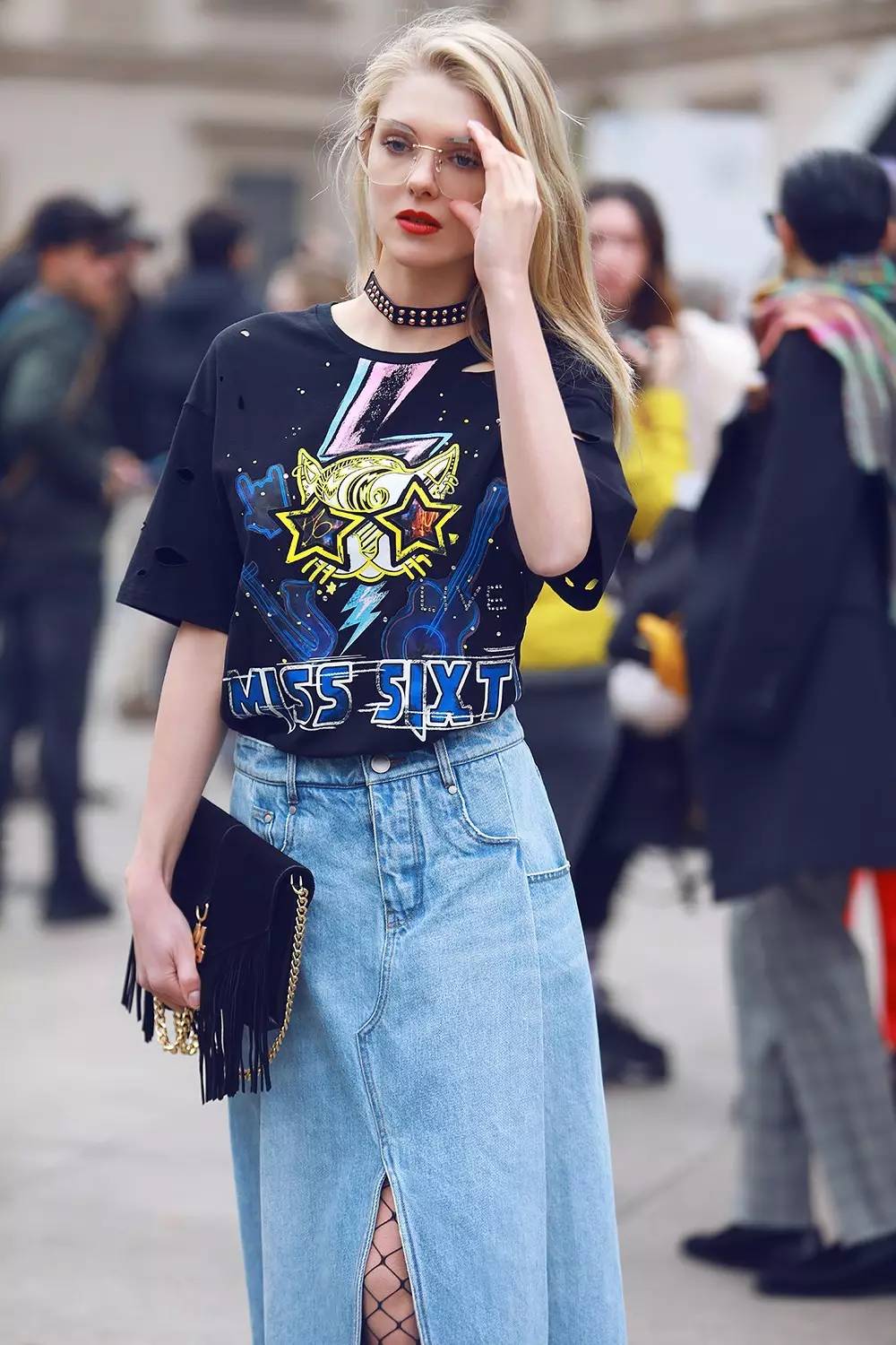 它们是街拍中永不落伍的存在也是你衣柜的救星