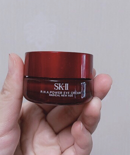 雅诗兰黛白金眼霜和sk2眼霜哪个好,十大公认好用眼霜视频推荐