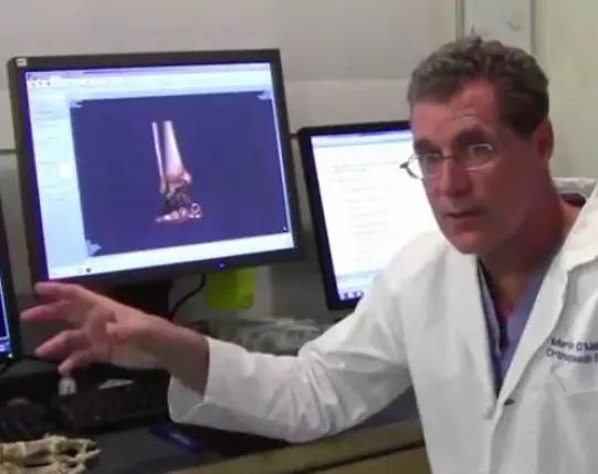 猛于虎伤病季后赛,勇士对猛龙汤普森受伤片段