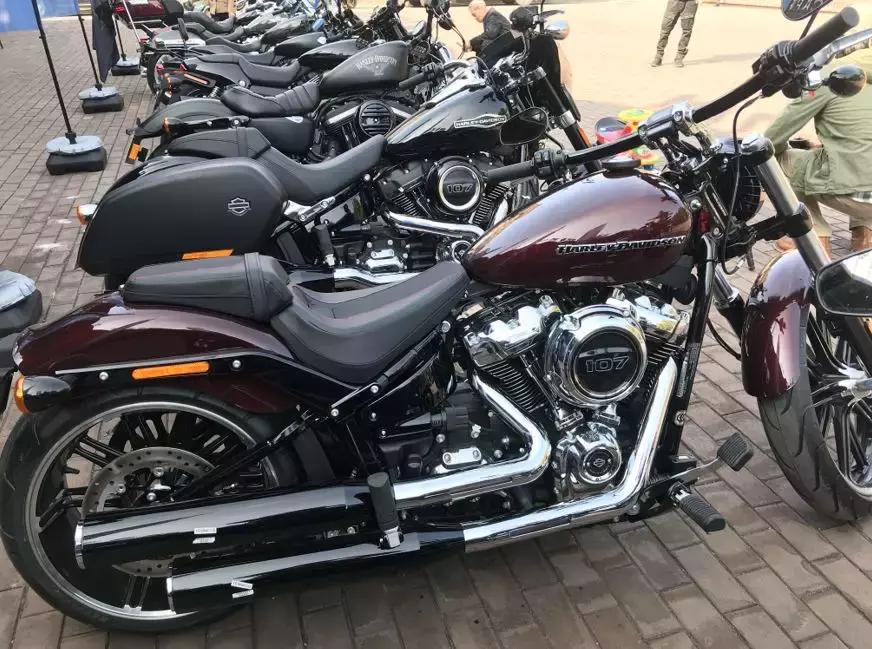 哈雷breakout突破者评测,哈雷突破者骑行体验