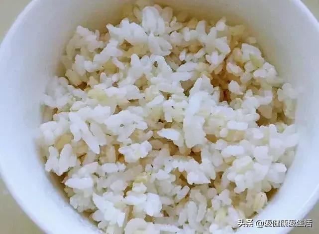 洗衣粉当水倒进饭里,洗衣粉放米饭里