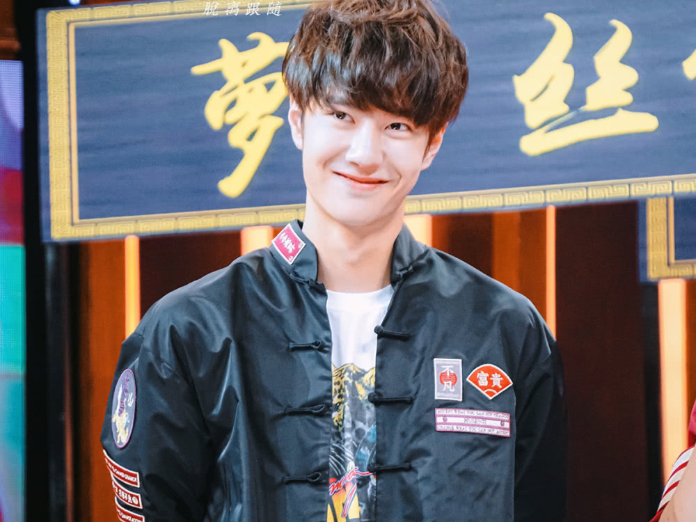 王一博穿的唐装,王一博唐装