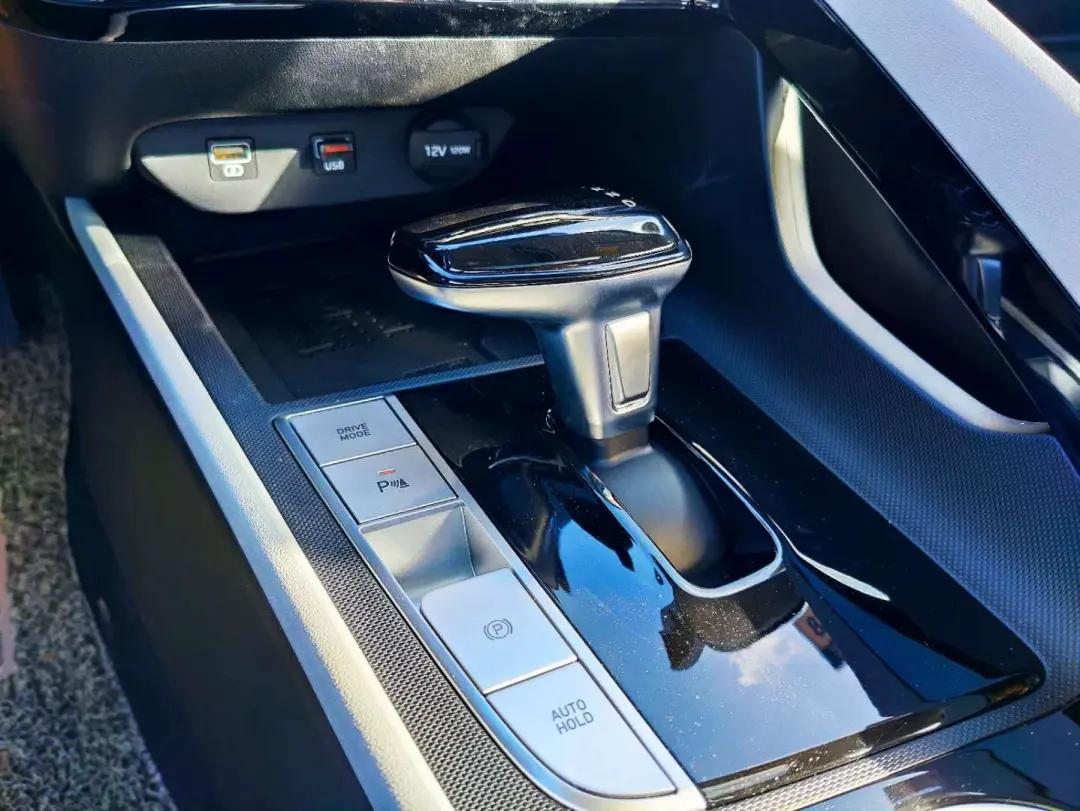 伊兰特第七代好还是索纳塔好,现代索纳塔十和伊兰特第七代对比