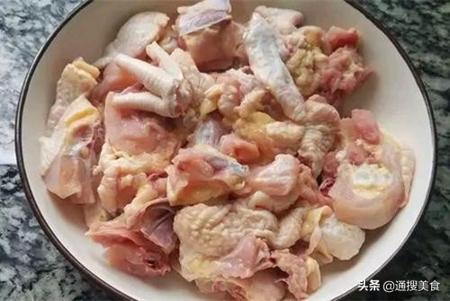 广西酒席整只炖鸡做法,白酒炖鸡的做法的视频