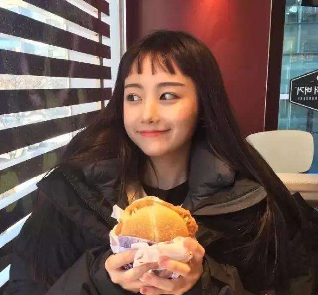 优雅少女脸适合什么发型学生党,适合优雅文艺脸的发型学生党长发