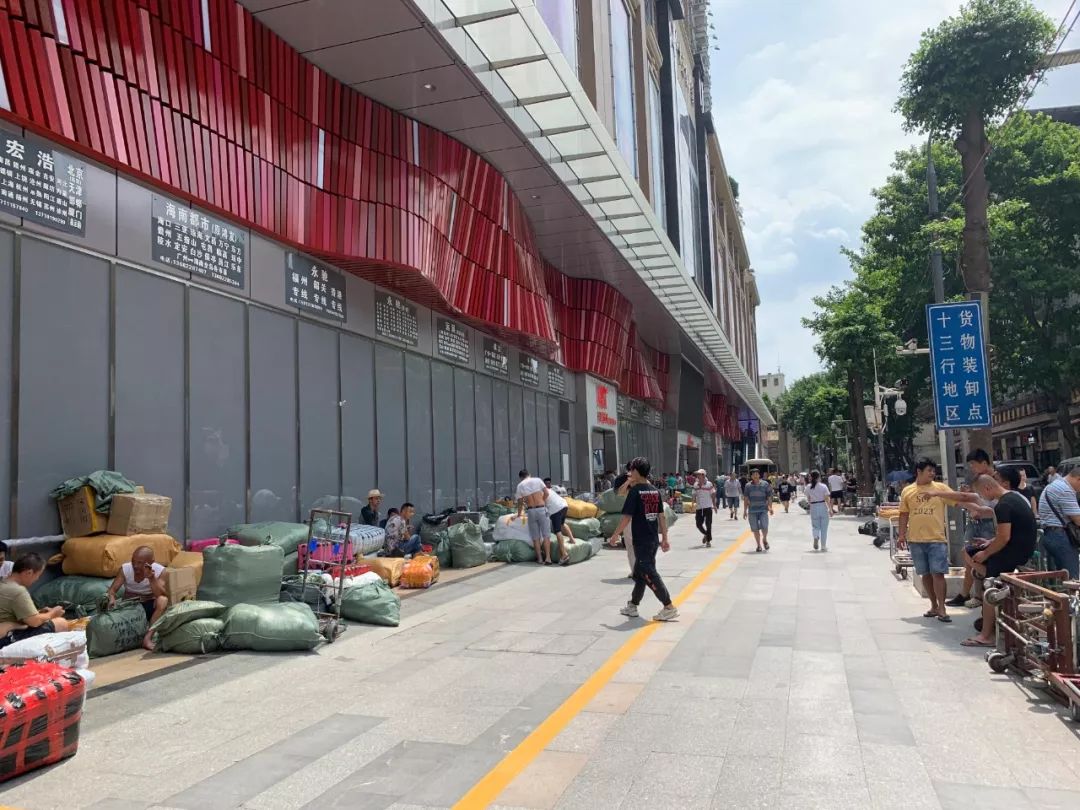 3平方米旺铺月租18万，一件衣服25元，广州十三行的水有多深？