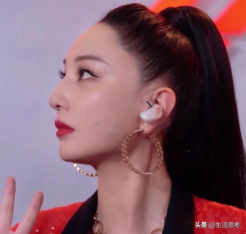 《乘风破浪姐姐》宁静口红颜色那么黑，被亲了会中毒吗？