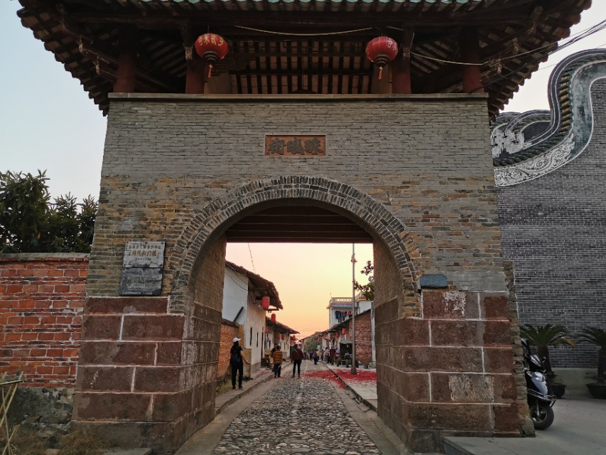 珠玑古巷在哪里,珠玑古巷怎样寻宗访祖