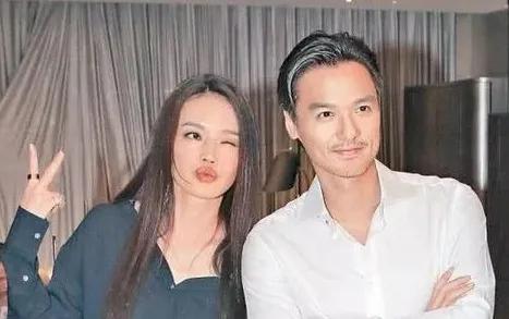 舒淇跟冯德伦的写真照,舒淇出道绯闻