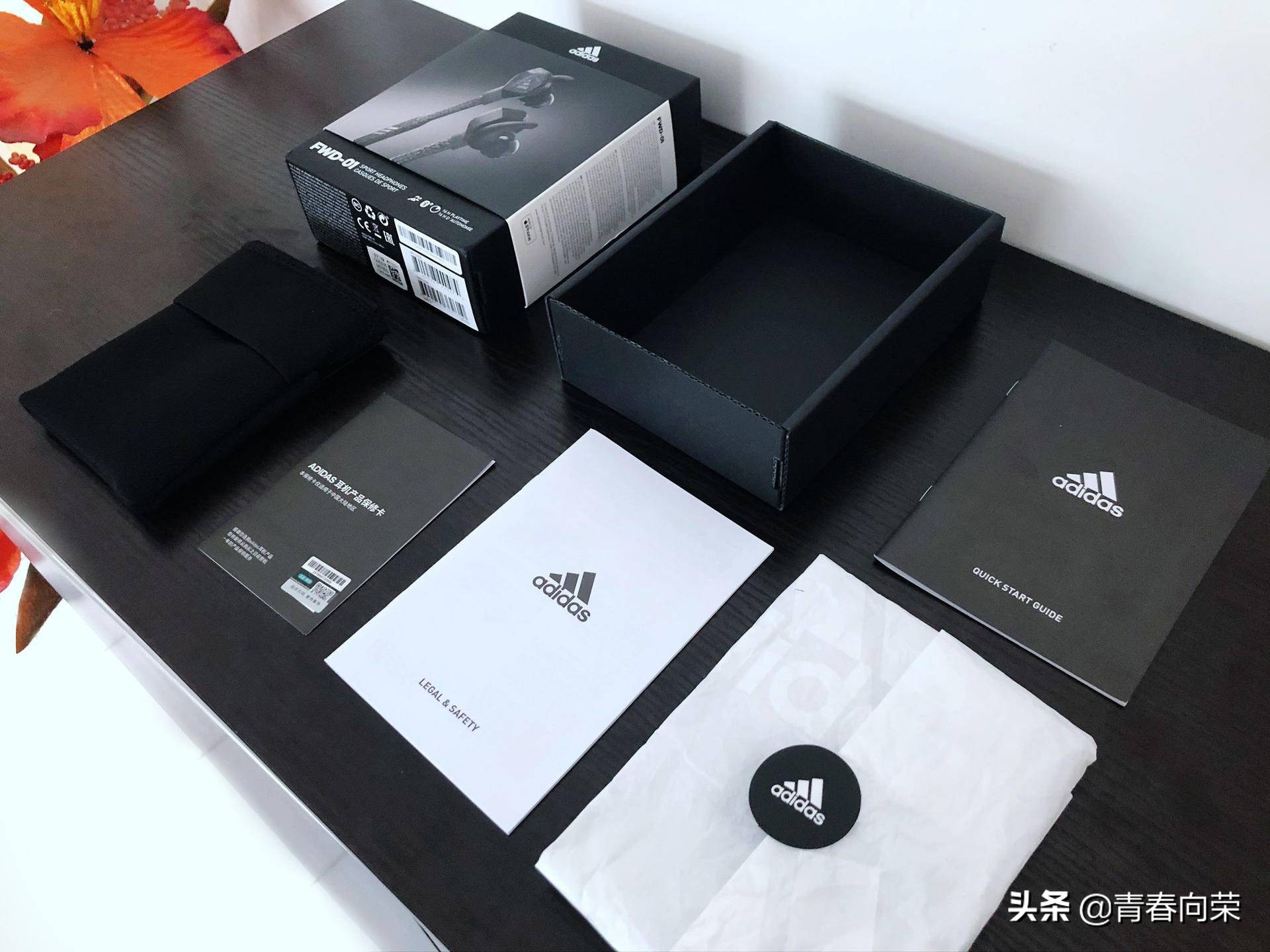 来自阿迪达斯的跨界暴击！AdidasFWD-01蓝牙运动耳机