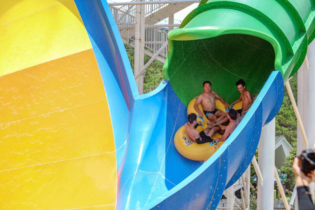 水上乐园超级大喇叭体验,挑战十大世界上最大的水上乐园