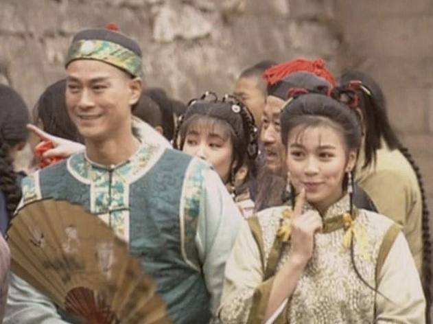 一家七口挤两个卧室,一家7口挤在一个大房子里