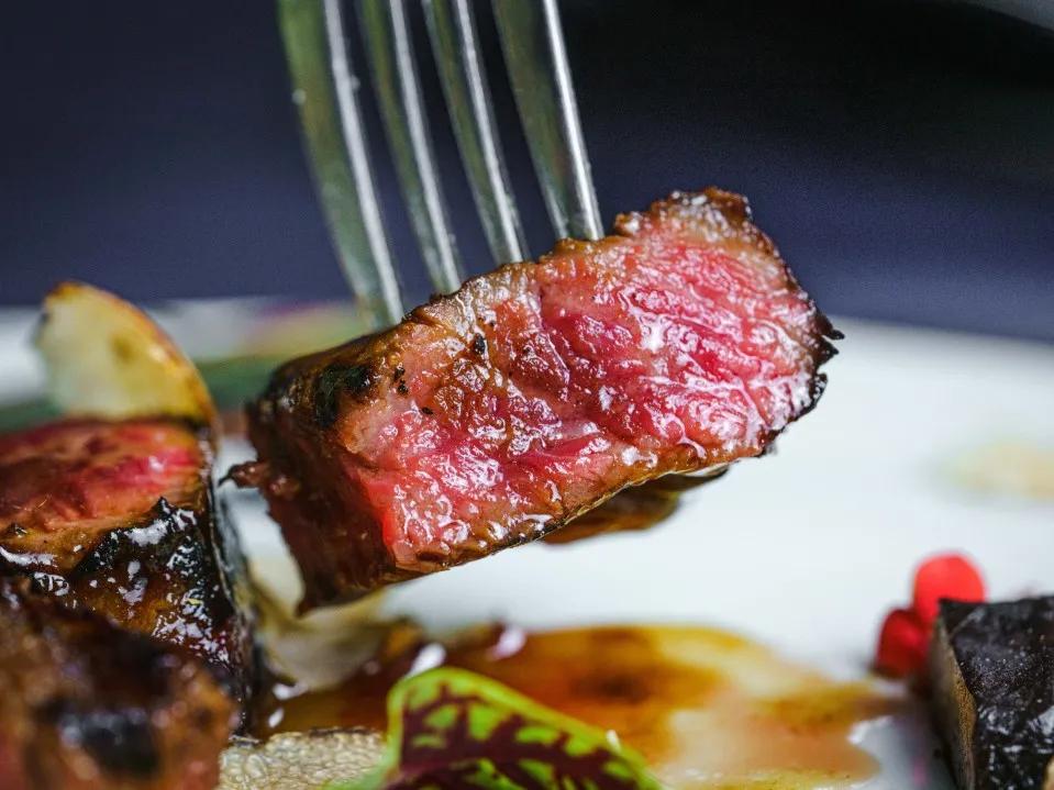 这家人均880的私房菜，连杯子都是施华洛世奇