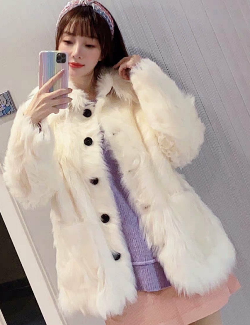 李小璐穿衣打扮显年龄小,李小璐潮装亮相机场嘻哈范儿