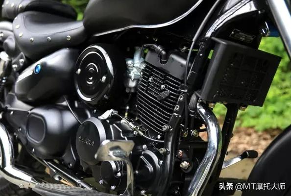 售价10800元,公路旅行自由舰,232cc引擎+油耗2.6L,续航500km!