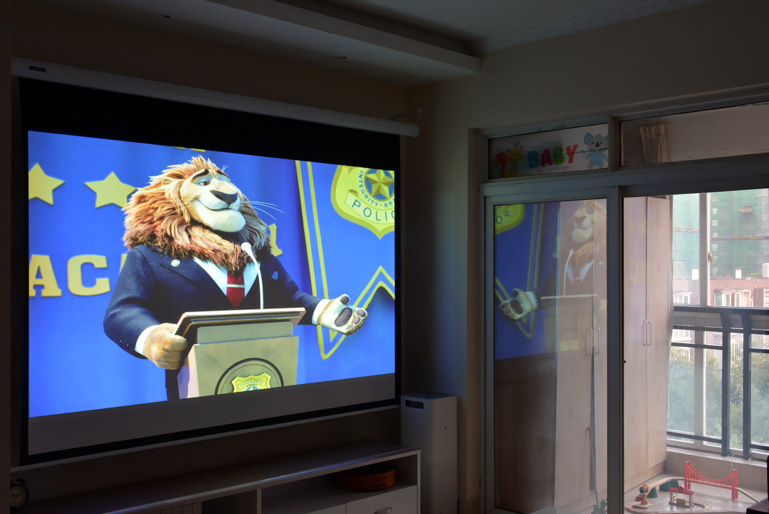 坚果4k超高清投影仪,坚果j10和当贝x3投影哪个好