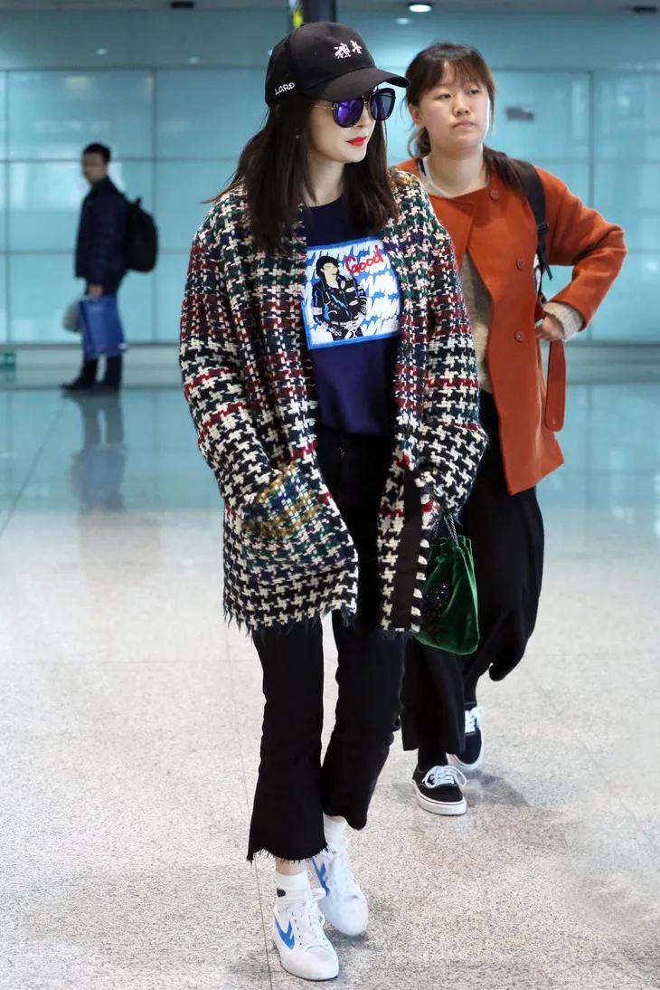 明星们脚上的球鞋，悄悄变贵了