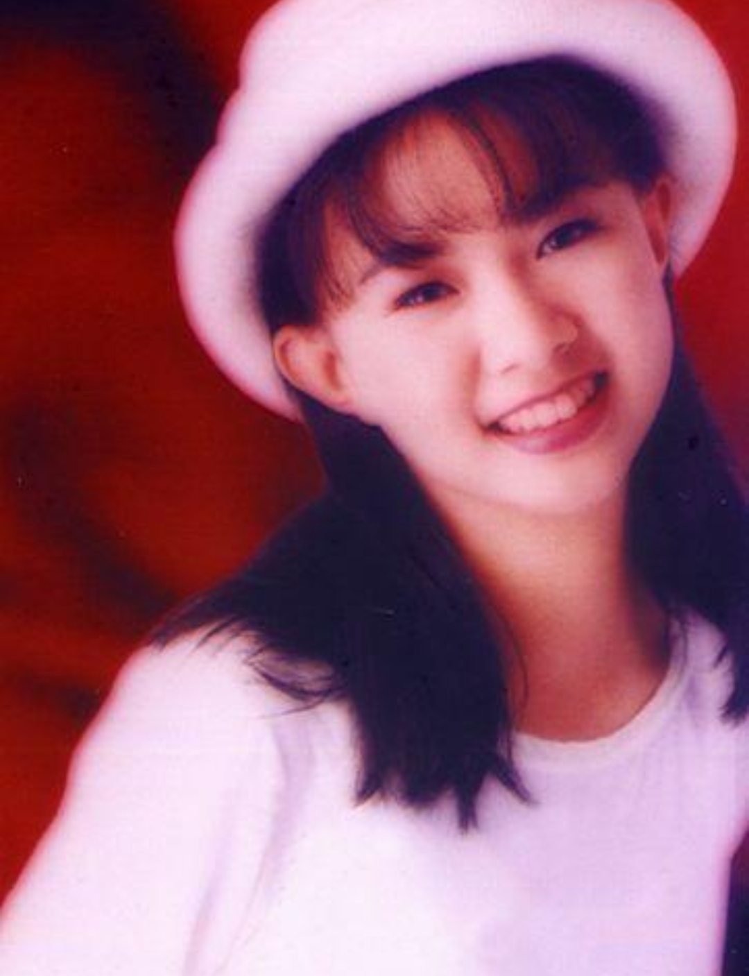 《爱情总在幻灭时最美》，卓依婷歌曲名串烧，也是一个凄美的故事