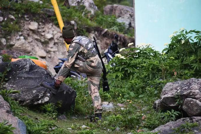 矛盾突然激化！印度屯兵边境主动挑衅，中国招格斗高手训练官兵