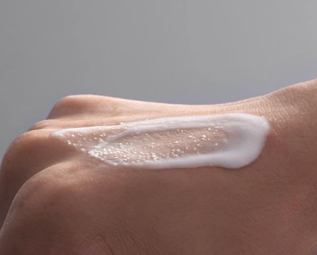 脸部爱出油怎么控油,脸部爱出油吃什么管用