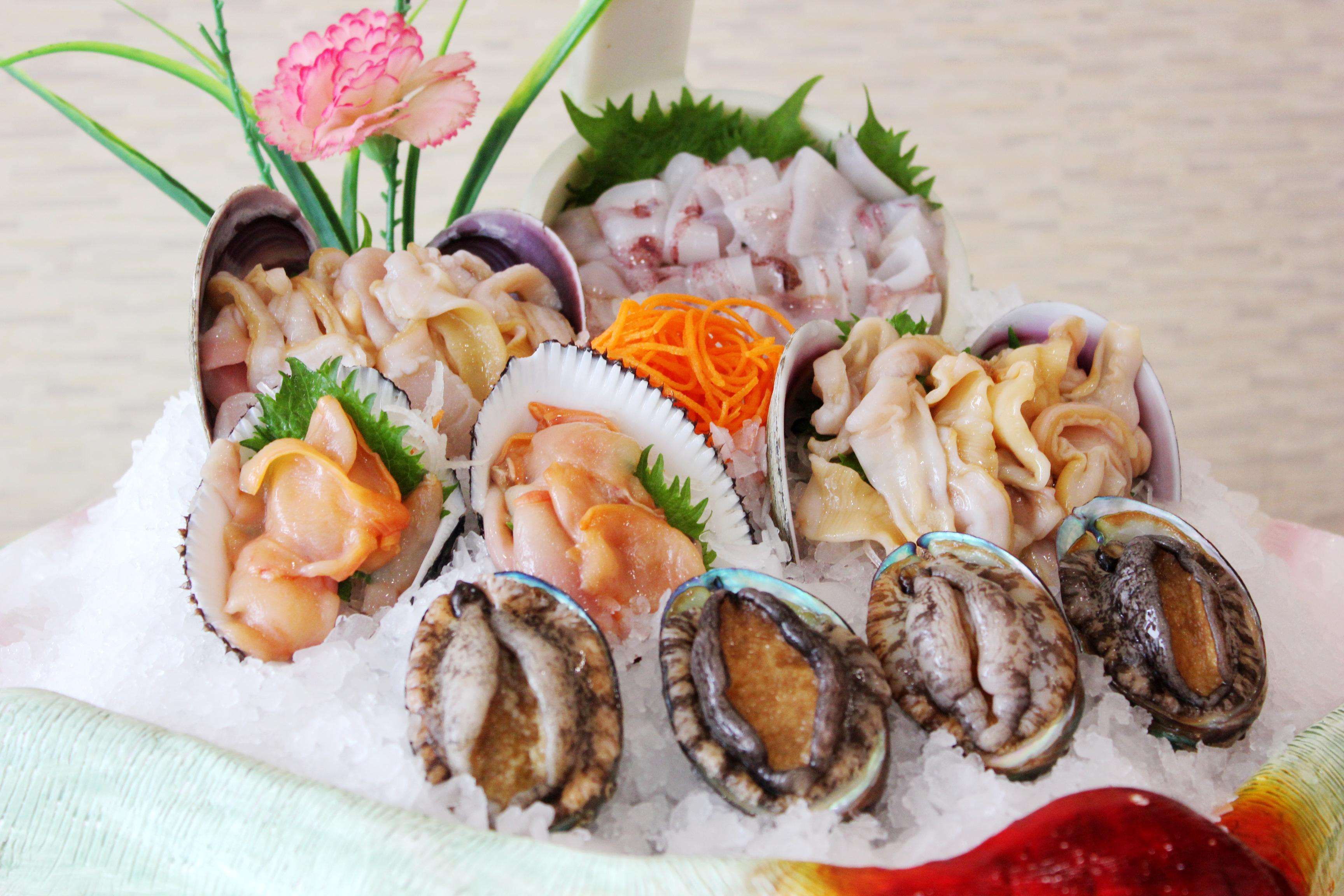 巴哥犬不适合吃什么食物呢,巴哥犬除了能吃狗粮还能吃什么