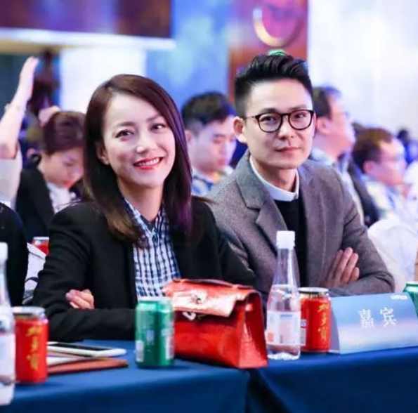 6大比艺人颜值高的经纪人，个个品貌端庄，甩艺人几条街