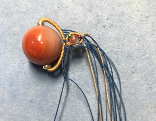 红玛瑙锁骨编绳教程,单颗玛瑙珠子如何编红绳