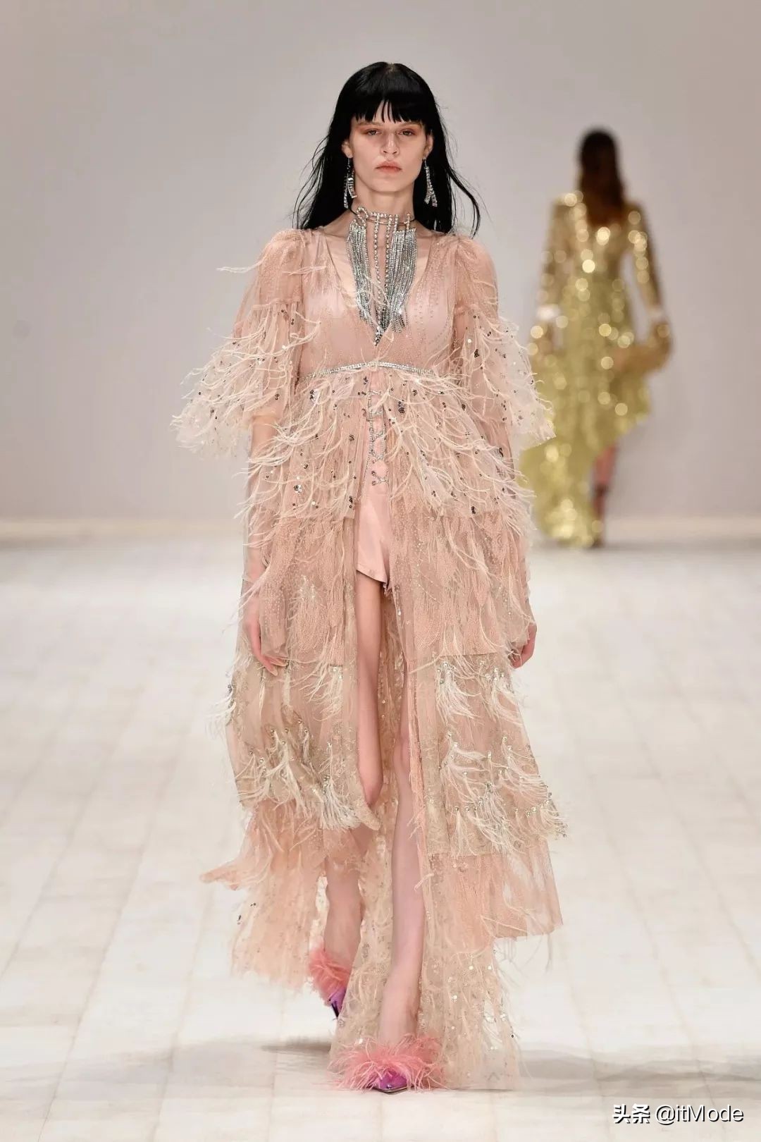 2024春夏五大流行趋势早穿早时髦,2019春夏4大流行趋势照着穿美到哭