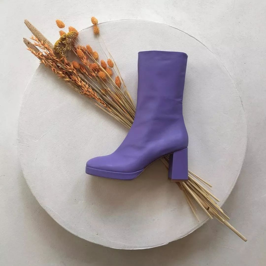 看见今年秋冬必入的第一双靴子，我方了……