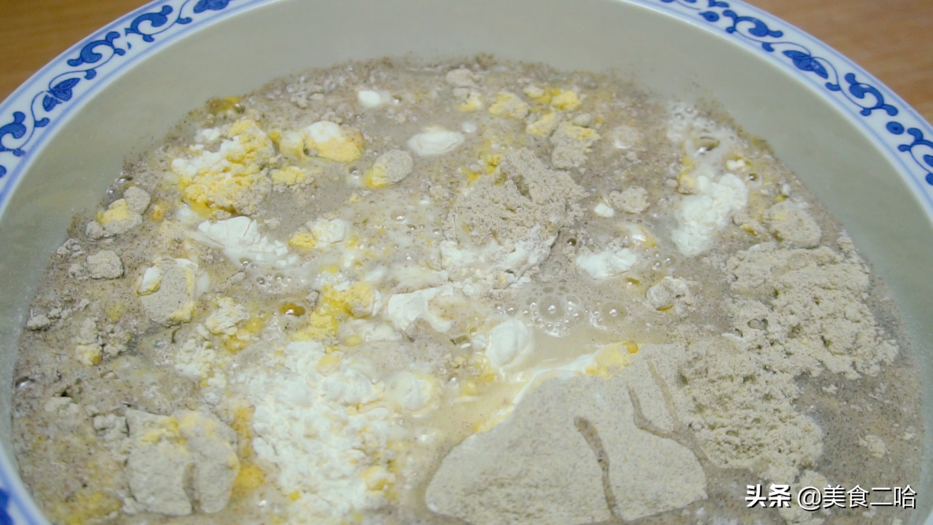 煎饼果子面糊家常做法最佳配方,煎饼果子怎么配面糊做出来软