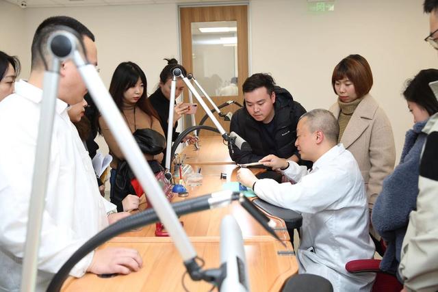 最近的钟表维修点,钟表售后维修