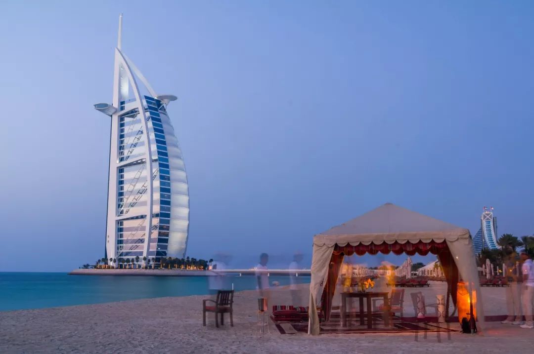 靠捡垃圾成了千亿富翁完整版,捡垃圾变成百万富翁