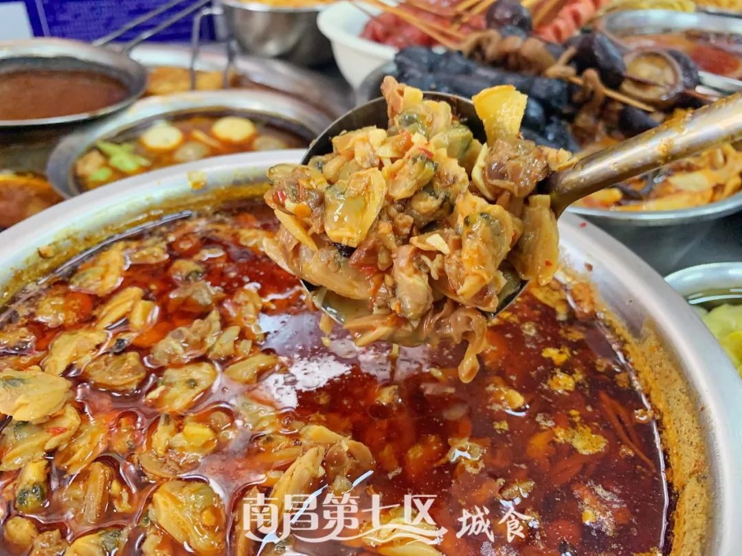 在民德路开了16年的水煮店,花甲肉腰子鸡脚都是心头好|城食19