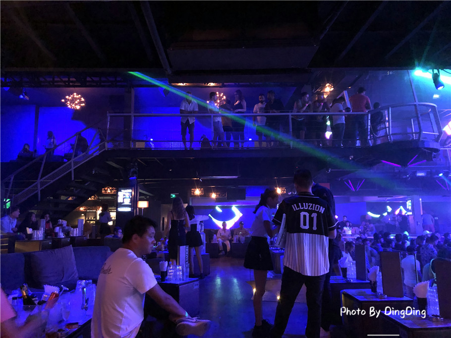 泰国芭东夜市酒吧一条街,泰国普吉岛酒吧攻略