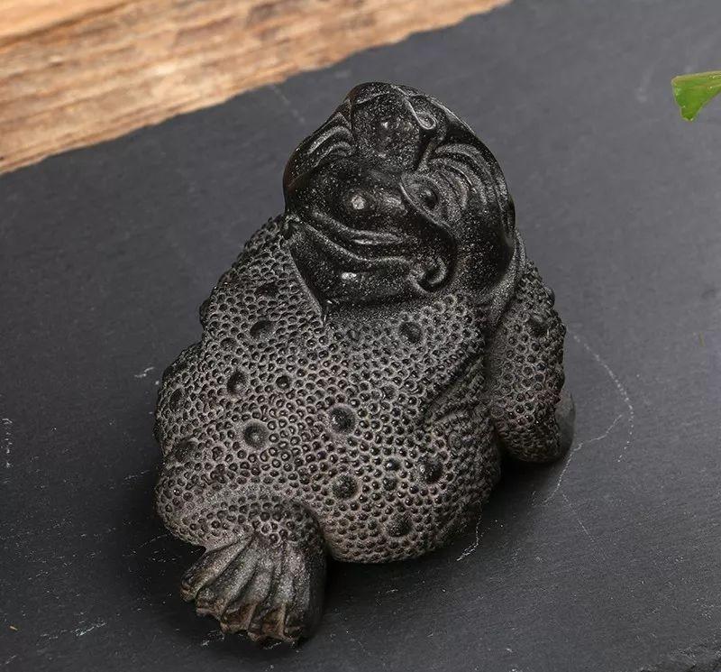 三足金蟾的由来和寓意,三足金蟾石雕