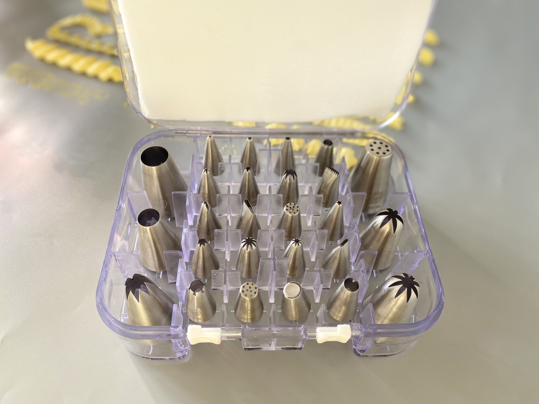 教人如何裱花视频讲解教程,蛋糕裱花必须知道的几种表现手法