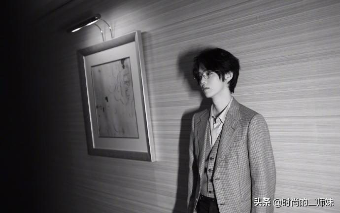 鹿晗帅气制服,鹿晗贵气照片